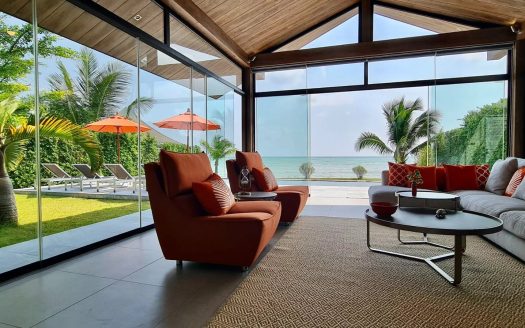 INCREDIBLE DESIGNER VILLA BEACHFRONT
