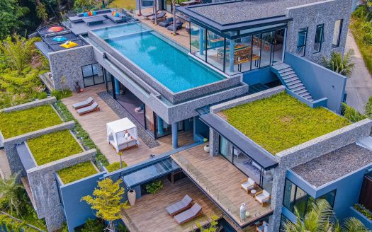 SPECTACULAR PIECE OF LUXURY DOMINATING THE HILL AND THE OCEAN