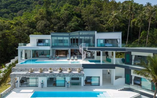 SPECTACULAR MANSION WITH PANORAMIC VIEWS